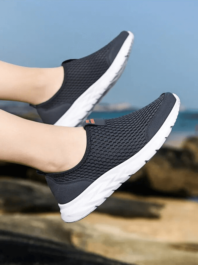 Light mesh fashion sneakers SF1576 in navy blue, featuring a breathable design and anti-slip soles, perfect for casual wear.